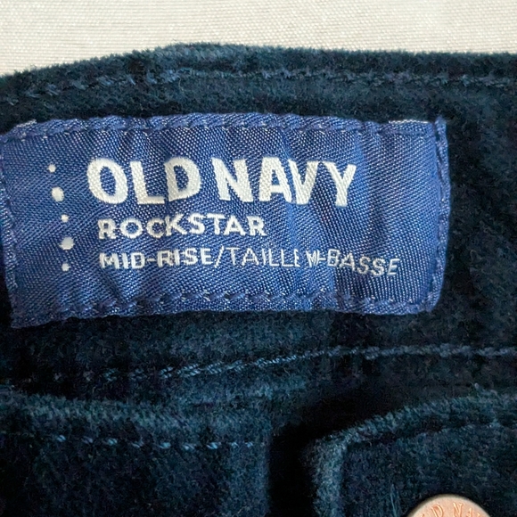 Old Navy Rockstar Mid-Rise Corduroy Jeans. Size 6 - Picture 3 of 5